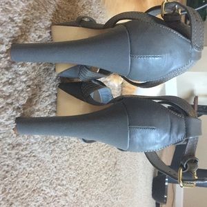 Grey Colin Stuart platforms